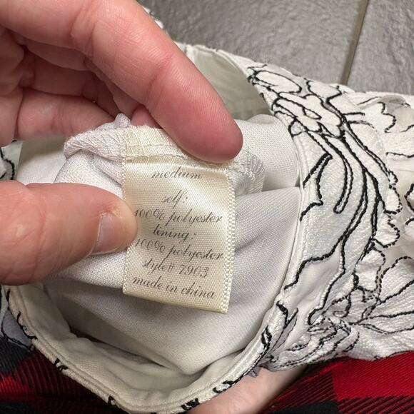 Buttons White Black Floral Embroidered Lace Overlay Feminine Mini Skirt Medium - Picture 7 of 8